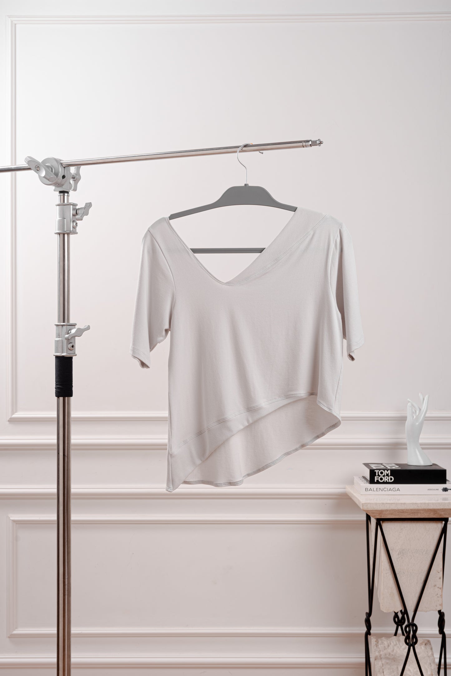 Foto de variante color Gris con vista de la parte de atrás.