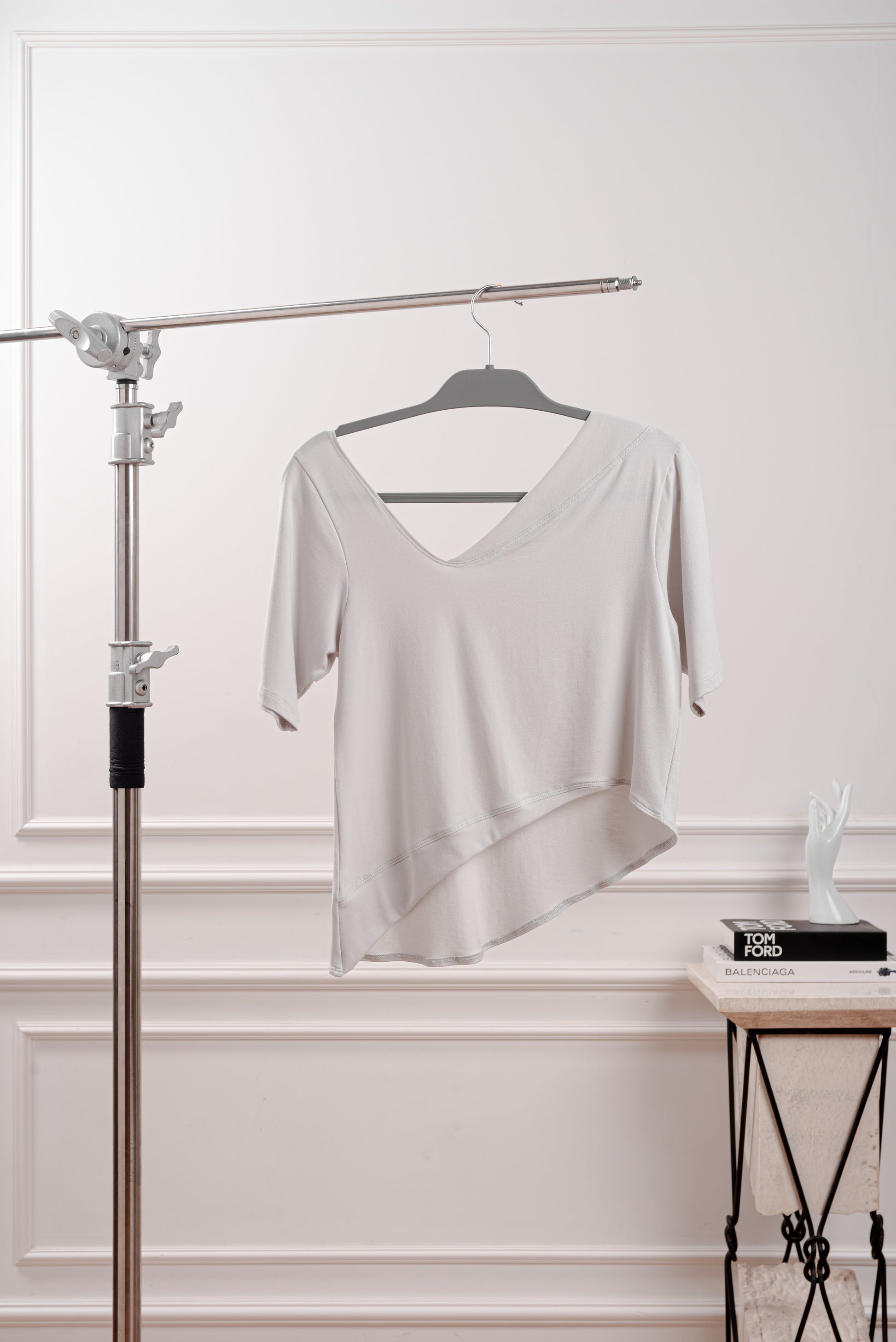 Foto de variante color Gris con vista de la parte de atrás.